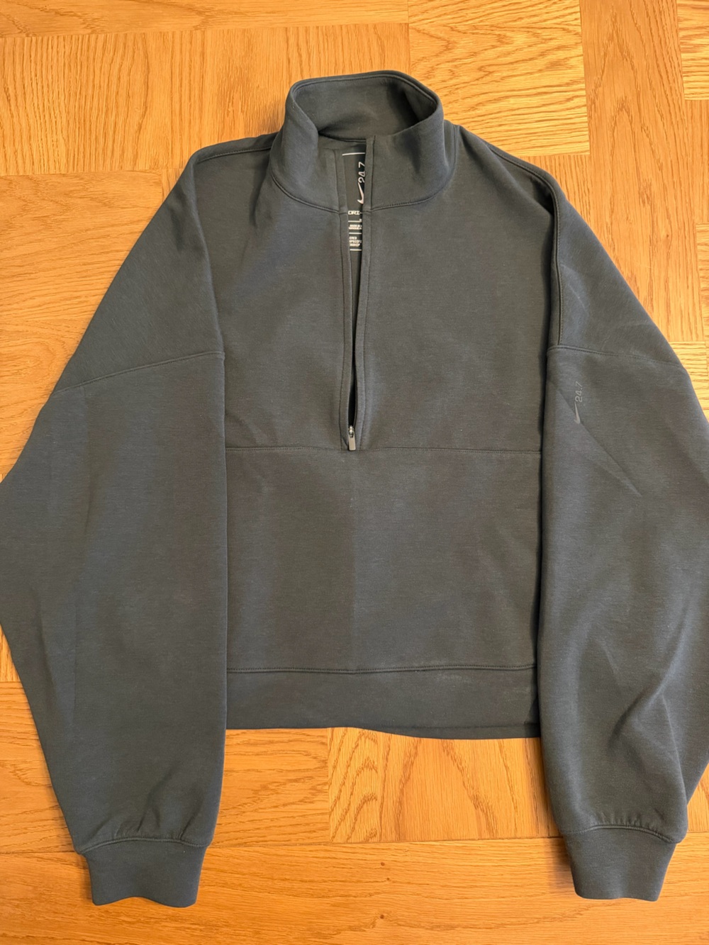 Nike Women’s 24.7 ImpossiblySoft Oversized 1/2 Zip Sweatshirt - Size M